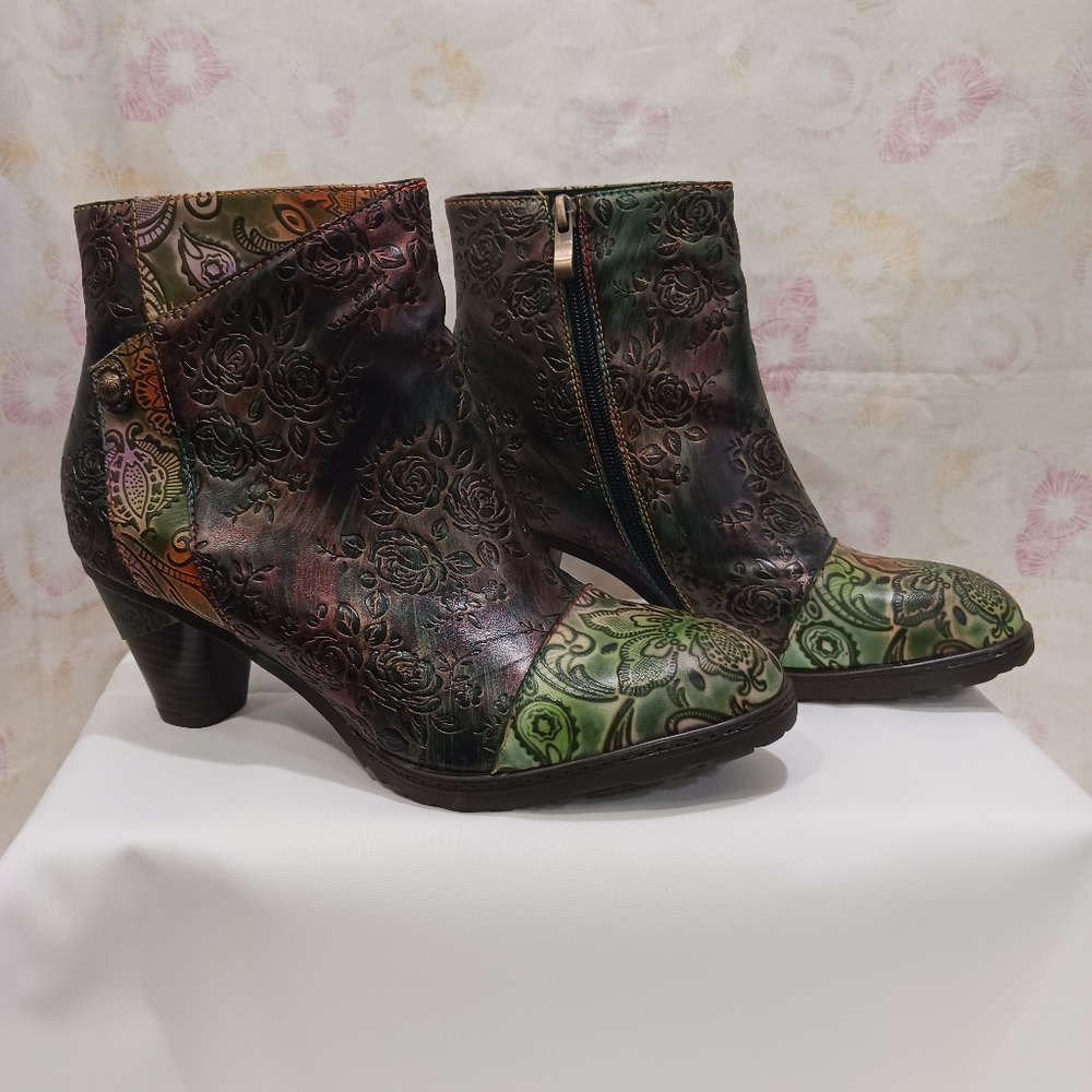 SuperladyStar  Booties.  NWOT